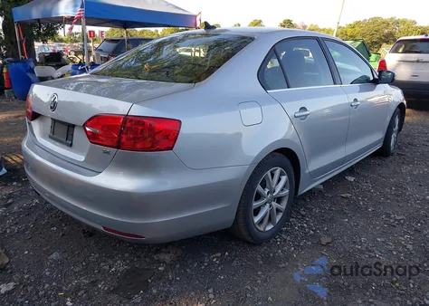 2014 Volkswagen Jetta Se z USA, uszkodzony, nr VIN 3VWD17AJ2EM421573